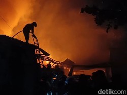 2 Rumah di Perum BRD Pekalongan Terbakar, Mobil Xpander Ikut Hangus