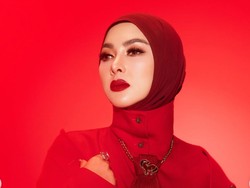 Perjuangan Pestapora Ngelobi Syahrini Buat Manggung Sampai 4 Tahun