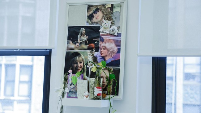 Photos of Taylor Swift are displayed on the wall of a Jenny Yoo bridal boutique in New York City, U.S., August 6, 2026. REUTERS/Jeenah Moon  NO RESALES. NO ARCHIVES