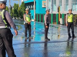 Pemotor di Parepare Berjatuhan Imbas Tumpahan Solar di Jalan Karaeng Burane