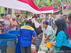 Kekeringan Meluas di Tasikmalaya, Ratusan Warga Andalkan Bantuan Air
