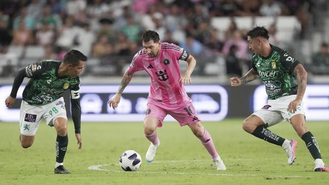Aug 12, 2026; Miami, FL, USA; Inter Miami CF offense Leo Messi (10) brings the ball up the field as Len forward Jose Alvarado (29) and midfielder James Rodriguez (10) defend during the second half of the Leagues Cup Phase One match at Nu Stadium. Man