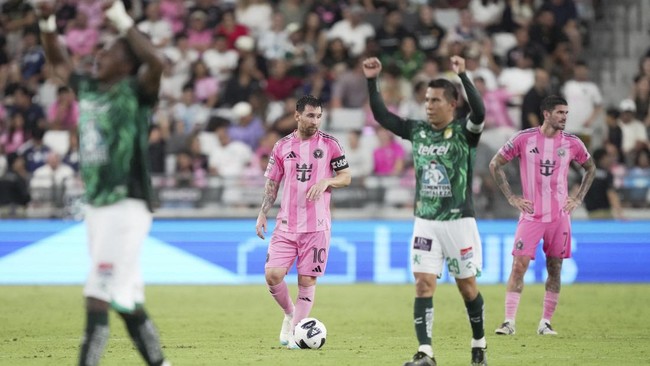 Aug 12, 2026; Miami, FL, USA; Inter Miami CF offense Leo Messi (10) and Rodrigo de Paul (7) look on after Len celebrates the go ahead goal during the second half of the Leagues Cup Phase One match at Nu Stadium. Mandatory Credit: Jim Rassol-Imagn Ima