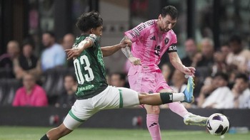 Aug 12, 2026; Miami, FL, USA; Inter Miami CF offense Leo Messi (10) passes the ball as Len midfielder Jesus Lara (203) defends during the second half of the Leagues Cup Phase One match at Nu Stadium. Mandatory Credit: Jim Rassol-Imagn Images