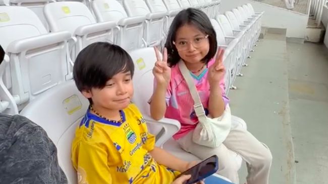 Keren! Anak Aryani Fitrina Jadi Player Mascots Di Pertandingan Chelsea Vs Ac Milan