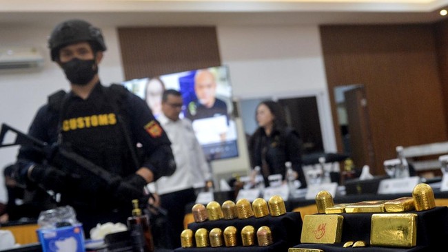 WNA China Selundupkan Emas Disembunyikan di Kemaluan dan Dubur