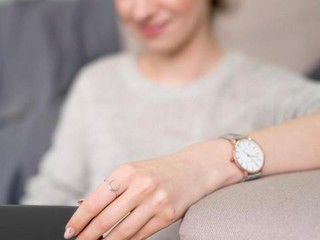 Bingung Padu Padan Jam Tangan Rose Gold? Ini Triknya Biar Tetap Kelihatan Elegan