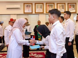 Pesan Bupati Ipuk untuk 3 Dokter Spesialis-17 Nakes yang Jadi PNS