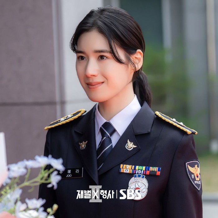 Dalam musim kedua kali ini, aktris Jung Eun Chae hadir sebagai karakter baru bernama Joo Hye Ra. Ia merupakan detektif senior sekaligus rekan baru Jin Yi Soo (Ahn Bo Hyun)./ Foto: instagram.com/sbsdrama.official