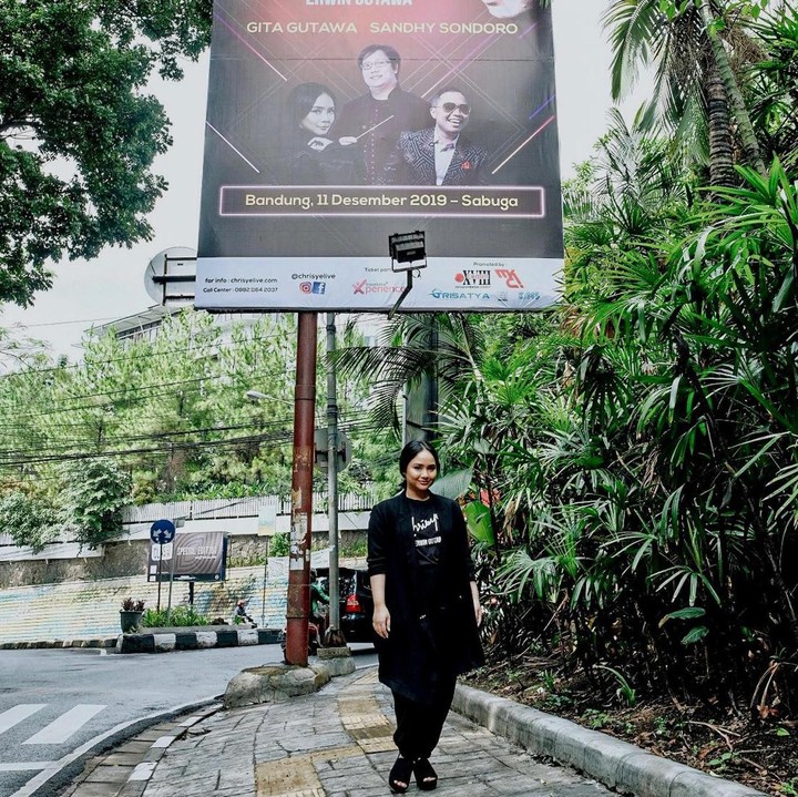 <p>Bunda, masih ingat dengan Gita Gutawa? Lama tak terlihat di layar kaca, penyanyi sekaligus aktris ini kini memperluas kariernya dengan menekuni dunia musik dari balik layar. (Foto: Instagram @gitagut)</p>