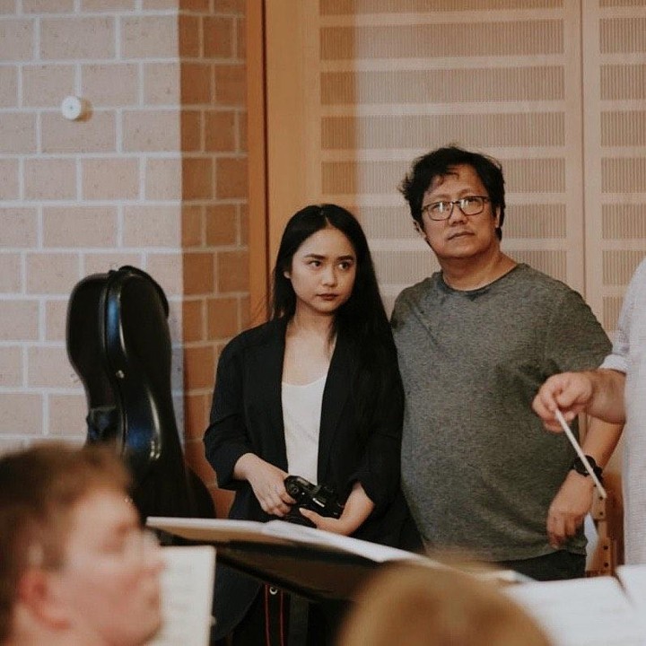 <p>Namun, kini Gita Gutawa diketahui lebih aktif berkarya di balik layar dibandingkan tampil di atas panggung membawakan lagu-lagunya. Dalam unggahan terakhir di Instagram pada Agustus 2023, Gita terlihat terlibat dalam konser musik Kris Dayanti sebagai produser, lho.&nbsp;(Foto: Instagram @gitagut)</p>