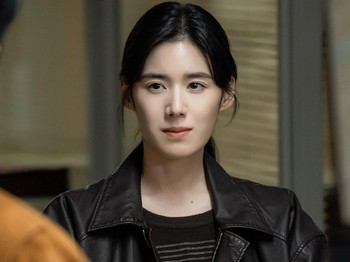 Ia juga sempat menjadi instruktur yang memberikan program pelatihan ketat untuk Yi Soo selama di akademi kepolisian./ Foto: instagram.com/sbsdrama.official