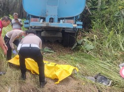 Antrean di Jalintim Makan Korban, Pasutri Tewas Ditabrak Truk di Pelalawan