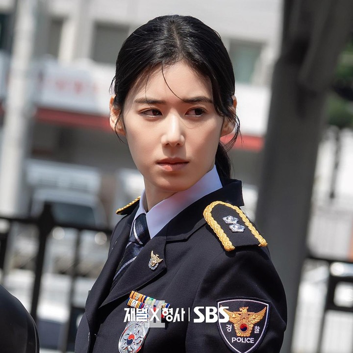 <p>Aktris berkebangsaan Korea Selatan ini memilih untuk membintangi drama tersebut karena ia ingin mencoba karakter baru yang menurutnya &lsquo;asing&rsquo;. (Foto: Instagram @sbsdrama.official)</p>