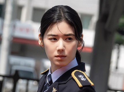5 Potret Jung Eun Chae yang Viral sebagai Polisi di Drama Korea 'Flex X Cop 2'