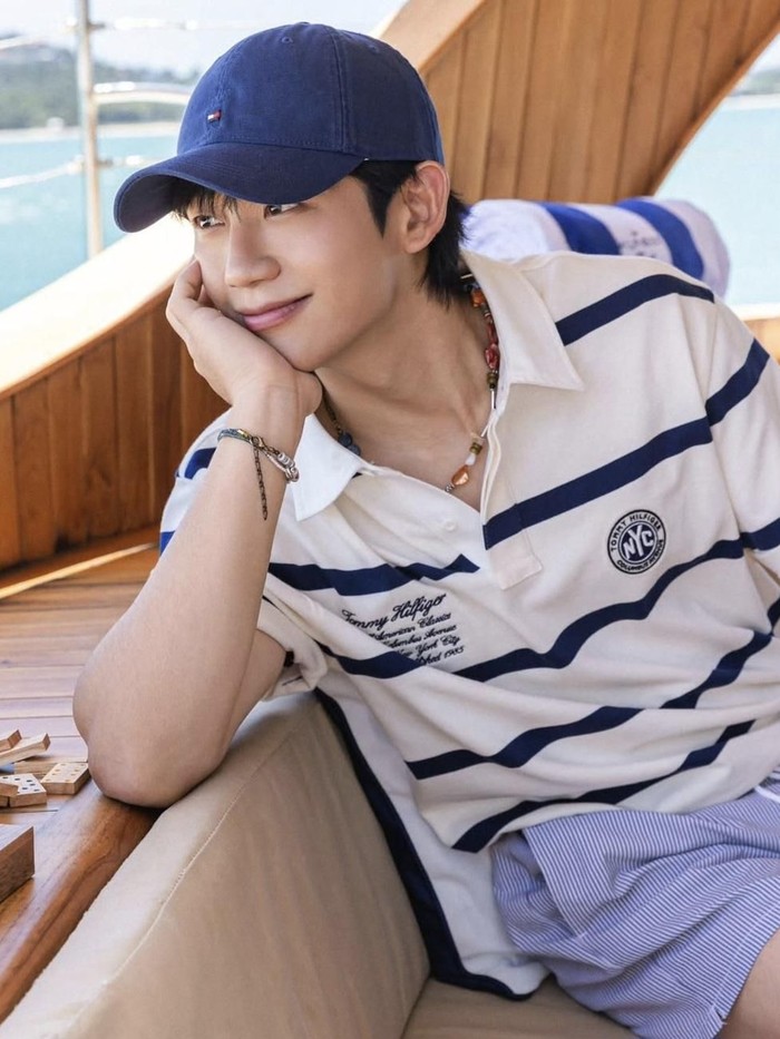 Jung Hae In merupakan aktor populer Korea Selatan yang lahir pada 1 April 1988./ foto: instagram.com/holyhaein