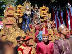 Ribuan Pelajar Pamer Pesona Budaya Nusantara di Karnaval Banyuwangi