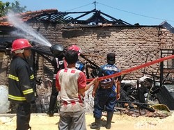 Dua Rumah di Pamekasan Terbakar, Diduga Dipicu Kompor Gas Bocor