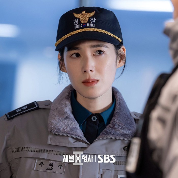 Kini, Hye Ra kembali bertemu Yi Soo sebagai rekan investigasinya dan siap menyelesaikan berbagai kasus kriminal./ Foto: instagram.com/sbsdrama.official