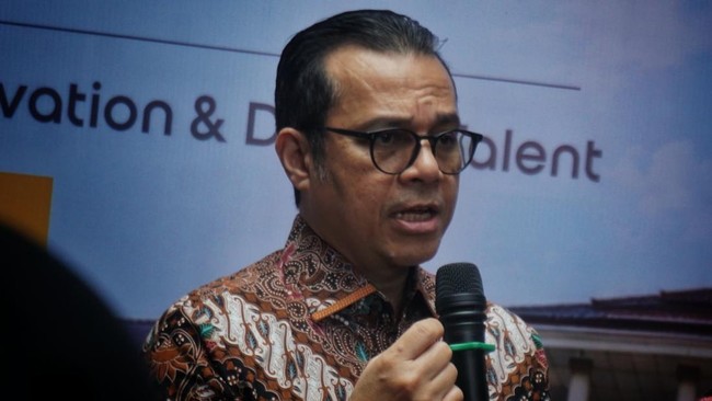 Wamenkomdigi Nezar Patria menyebut pemerintah masih membahas dan merumuskan formula yang paling tepat untuk Perpres tentang ojek online (ojol).