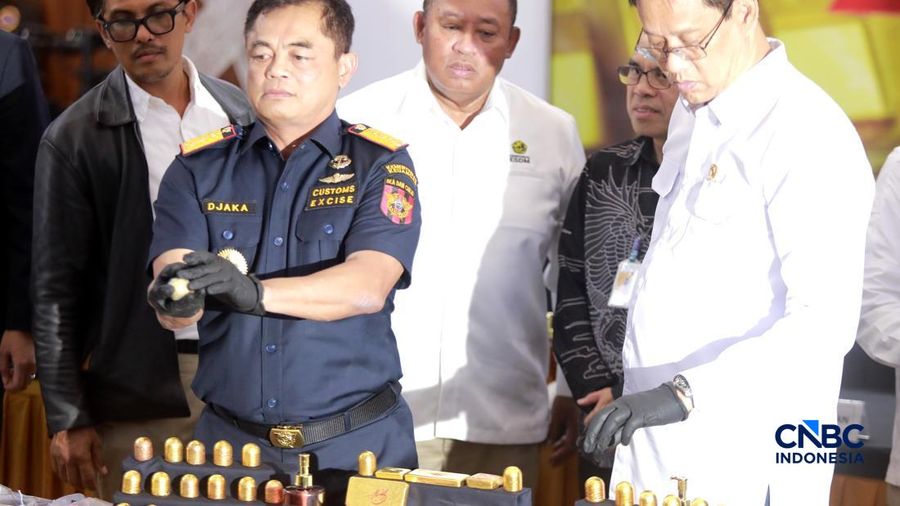 Konferensi Pers Penindakan Penyelundupan Ekspor Emas KPU Bea dan Cukai Tipe C Soekarno-Hatta, di Aula Gedung B KPU Bea dan Cukai Soekarno Hatta, Tangerang, Banten, Kamis, 13/8. (CNBC Indonesia/Muhammad Sabki)