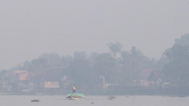 Berdasarkan citra satelit Himawari-9 pantauan BMKG sebaran asap diduga karhutla terdeteksi terjadi sebaran asap di wilayah Sumatera Selatan.
