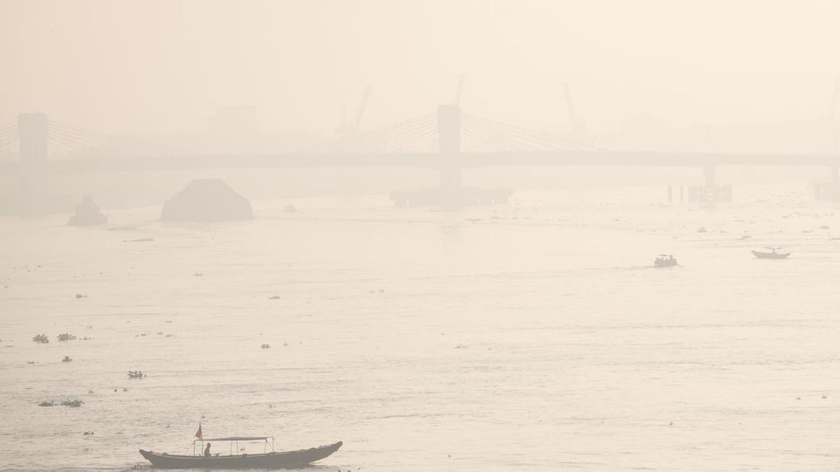 FOTO: Kualitas Udara Palembang Memburuk Imbas Asap Karhutla
