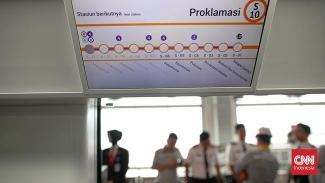 Proyek Light Rail Transit (LRT) Jakarta rute Kelapa Gading-Manggarai ditargetkan mulai beroperasi pada Agustus 2026. Kepastian operasional moda transportasi terpadu ini diperoleh setelah pengerjaan fisiknya tercatat telah mencapai tingkat kesiapan hi