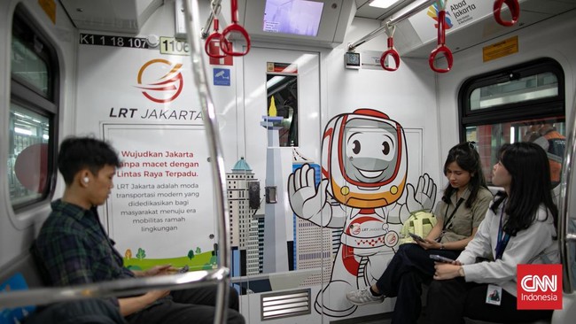 Proyek Light Rail Transit (LRT) Jakarta rute Kelapa Gading-Manggarai ditargetkan mulai beroperasi pada Agustus 2026. Kepastian operasional moda transportasi terpadu ini diperoleh setelah pengerjaan fisiknya tercatat telah mencapai tingkat kesiapan hi