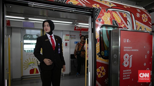 Proyek Light Rail Transit (LRT) Jakarta rute Kelapa Gading-Manggarai ditargetkan mulai beroperasi pada Agustus 2026. Kepastian operasional moda transportasi terpadu ini diperoleh setelah pengerjaan fisiknya tercatat telah mencapai tingkat kesiapan hi