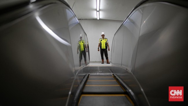 Proyek Light Rail Transit (LRT) Jakarta rute Kelapa Gading-Manggarai ditargetkan mulai beroperasi pada Agustus 2026. Kepastian operasional moda transportasi terpadu ini diperoleh setelah pengerjaan fisiknya tercatat telah mencapai tingkat kesiapan hi