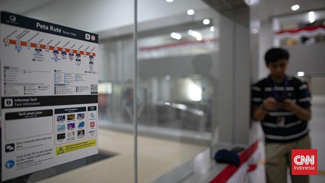 Proyek Light Rail Transit (LRT) Jakarta rute Kelapa Gading-Manggarai ditargetkan mulai beroperasi pada Agustus 2026. Kepastian operasional moda transportasi terpadu ini diperoleh setelah pengerjaan fisiknya tercatat telah mencapai tingkat kesiapan hi