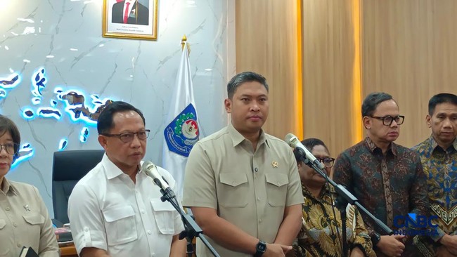 Mendagri Tito Tiba-Tiba Minta Kepala Daerah Kawal MBG, Ada Apa?