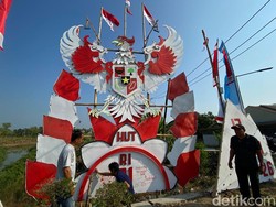Garuda Raksasa Karya Pemuda Indramayu Sambut HUT ke-81 RI