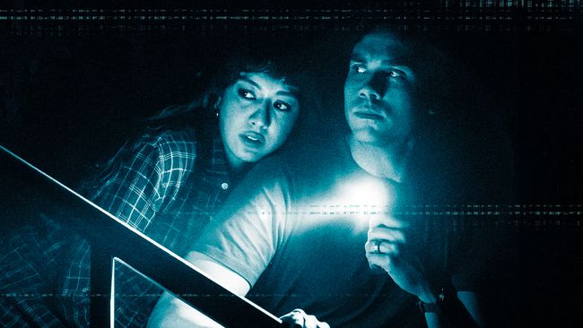 Pementasan Paranormal Activity di panggung Broadway menjadi sensasi baru penggemar teater di Amerika Serikat. Pementasan tersebut bahkan dianggap lebih seram dari filmnya.