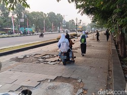 Pemkab Sesalkan Trotoar Jl Alternatif Sentul Rusak gegara Dilintasi Motor