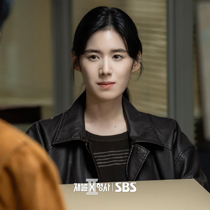 <p>Penonton akan dituntun untuk melihat bagaimana perkembangan karakter Jung Eun Chae di tengah konflik yang dihadirkan. Bagi Bunda yang tertarik dengan drama Korea kriminal, <em>Flex x Cop 2</em> bisa jadi pilihan. (Foto: Instagram @sbsdrama.official)</p>