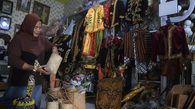 Sewa Baju Adat dan Kostum Perjuangan Meningkat Jelang HUT RI