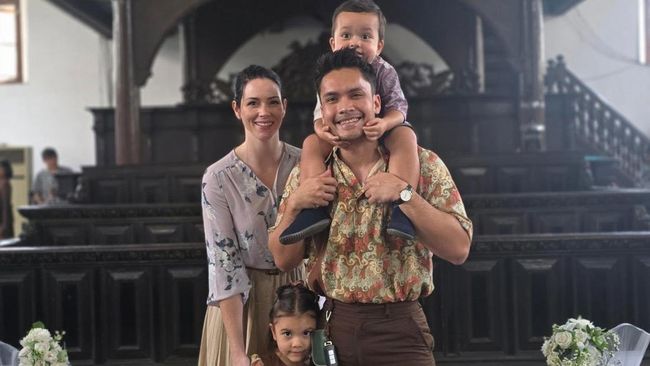 Perayaan Ulang Tahun Sederhana Istri Bule Randy Pangalila, Penuh Senyum Bareng Anak