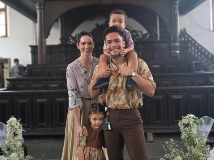 Perayaan Ulang Tahun Sederhana Istri Bule Randy Pangalila, Penuh Senyum Bareng Anak