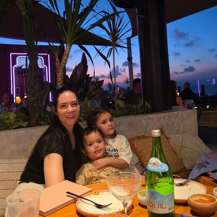 <p>Dalam unggahan ini, Randy juga mengungkap perasaan cintanya untuk sang istri. Randy merasa beruntung bisa menjadi suami Chelsey. "Aku mencintaimu dan aku beruntung memilikimu," kata Randy. Perlu diketahui, Randy resmi menikah dengan Chelsey, pada 19 Januari 2019. Chelsey merupakan perempuan berdarah Kanada. (Foto: Instagram @randpunk)</p>