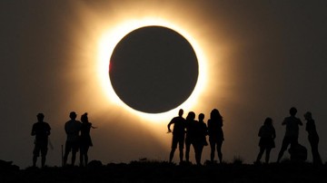 Gerhana Matahari Total Buat Langit Spanyol Gelap Gulita