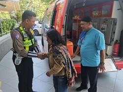 Agar Tak Terhambat, PJR Kawal Ambulans dari Tol Sidoarjo ke RS Dr Soetomo