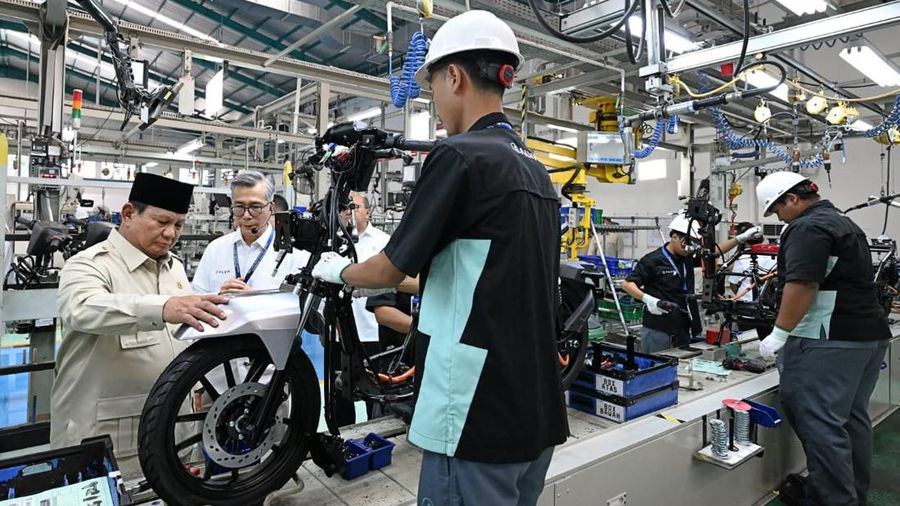 Presiden Prabowo Subianto saat aktivitas pluncuran Motor Listrik Nasional (Molinas) pada Kamis (13/8/2026). (Dok. Sekretariat Presiden)