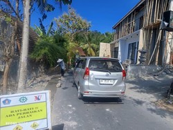 Ada Perbaikan Jalan ke Pantai Kelingking Nusa Penida, Warga Diminta Bersabar