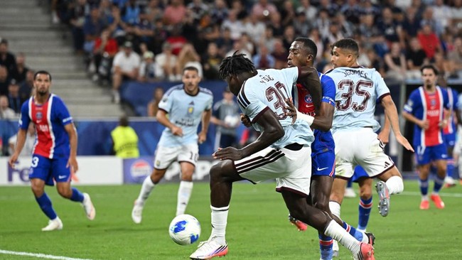 Soccer Football - UEFA Super Cup - Paris St Germain v Aston Villa - Stadion Salzburg, Salzburg, Austria - August 12, 2026 Aston Villa's Brian Madjo scores their first goal REUTERS/Angelika Warmuth