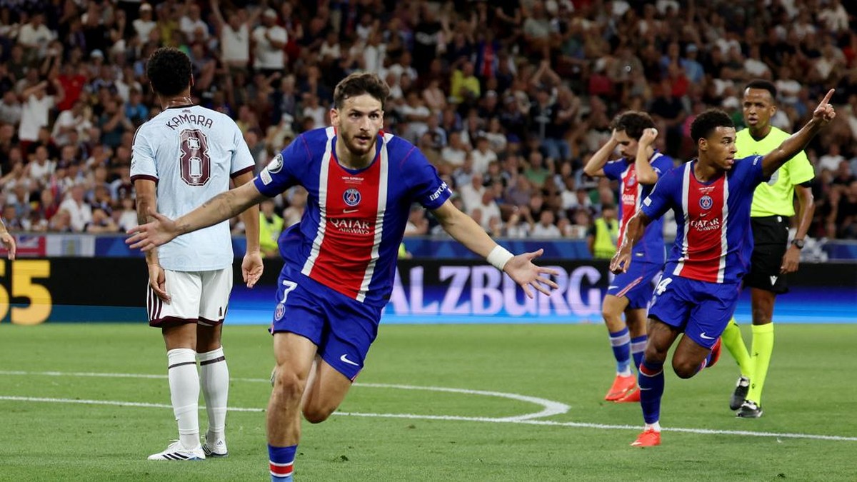 Soccer Football - UEFA Super Cup - Paris St Germain v Aston Villa - Stadion Salzburg, Salzburg, Austria - August 12, 2026 Paris St Germain's Khvicha Kvaratskhelia celebrates scoring their first goal REUTERS/Gintare Karpaviciute