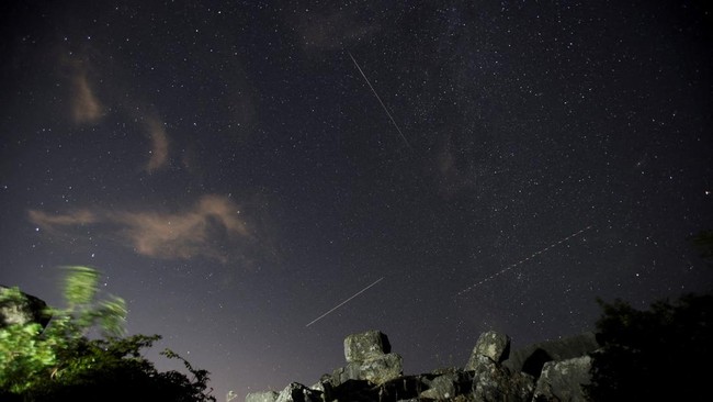 Meteors streak across the sky during the Perseid meteor shower above the ruins of Daorson, the ancient Illyrian city dating from 300 BC to 50 BC, in Stolac, Bosnia and Herzegovina, August 12, 2026. REUTERS/Amel Emric     TPX IMAGES OF THE DAY