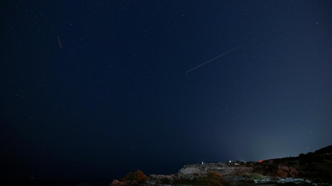 A meteor streaks across the night sky during the annual Perseid meteor shower at Migra l-Ferha, outside the town of Rabat, Malta August 13, 2026. REUTERS/Darrin Zammit Lupi