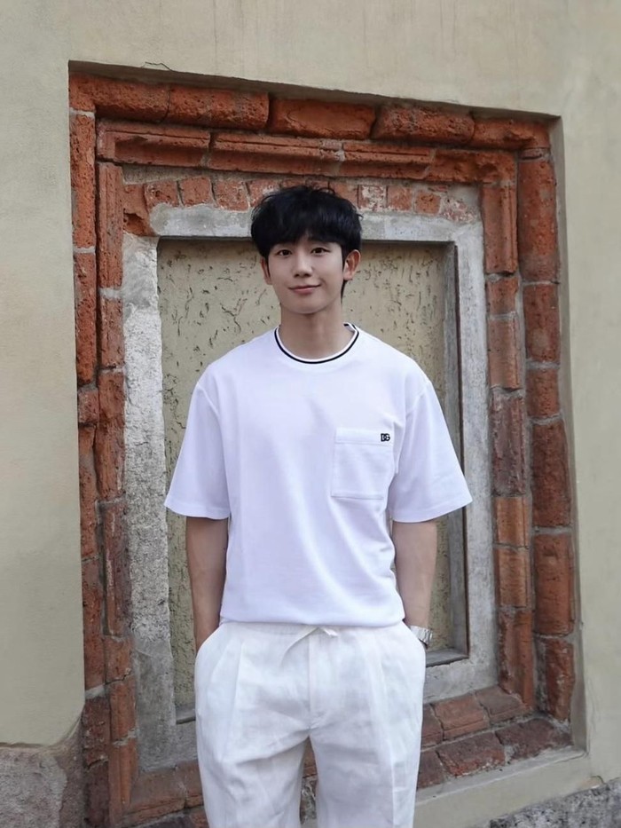 Punya pengalaman casting yang unik, Jung Hae In mengaku direkrut oleh staf agensi saat sedang berbelanja di toko es krim./ foto: instagram.com/holyhaein